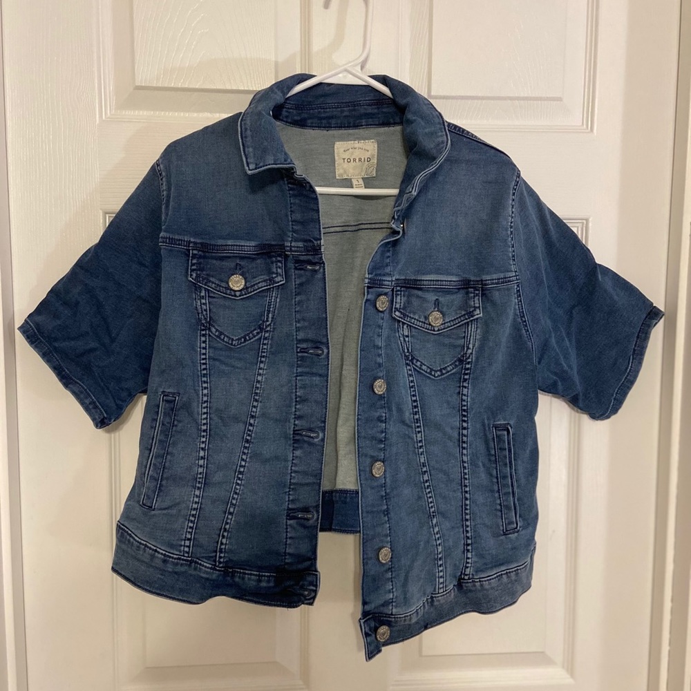 Short sleeve jean jacket